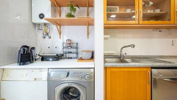 Fridge, microwave, oven, dishwasher