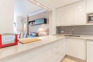 Private kitchen - Los Arqueros golf Apartment (Benahavís)