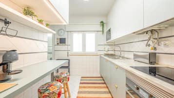 Refrigerador, microondas, horno y lavavajillas