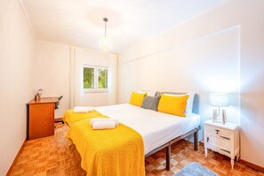 2 Schlafzimmer, Schreibtisch, Bügeleisen/Bügelbrett, Internetzugang