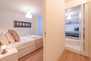 1 soveværelse, skrivebord, strygejern/strygebræt, internetforbindelse