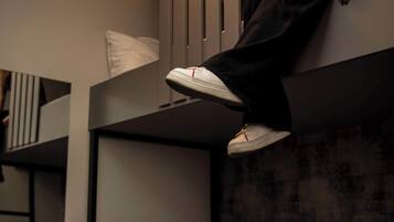 标准三人房 | 床单