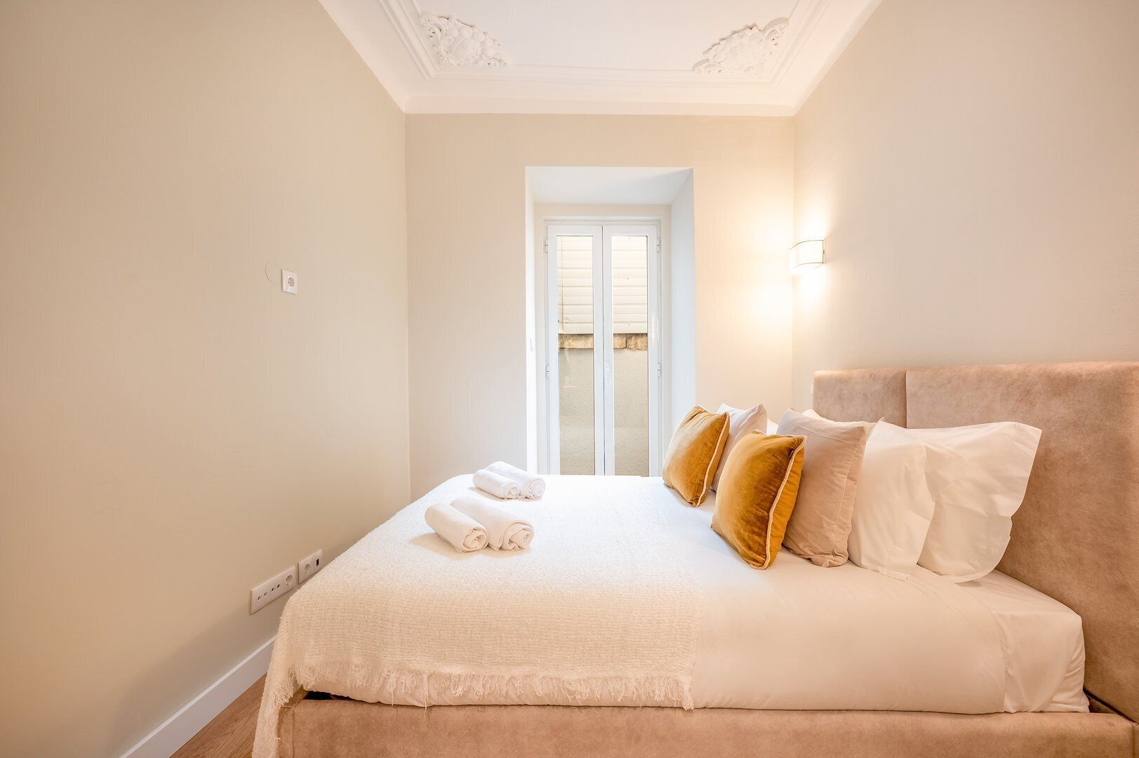 2 camere, una scrivania, accesso a Internet, lenzuola