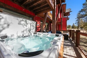 Outdoor spa tub - Keystone Condo w/Private Hot Tub in Quiet Location, Shuttle Nearby! (Keystone)