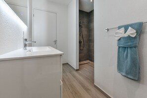 Shower, hair dryer, towels, soap - Penthouse met zeezicht. Fantastisch gelegen bij het strand en stad. (aruba)