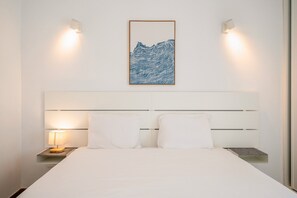 2 bedrooms, iron/ironing board, Internet, bed sheets