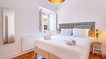 1 bedroom, desk, iron/ironing board, internet