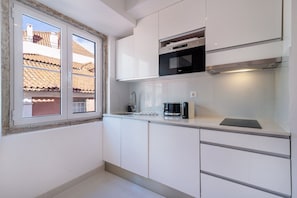 Fridge, microwave, oven, dishwasher - GuestReady - Sunny Chic in Santos (Lisbon)