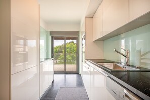 Refrigerador, microondas, horno y lavavajillas 