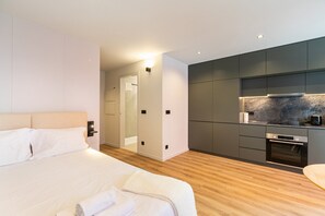Iron/ironing board, Internet, bed sheets