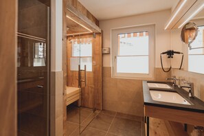 Apartment | Bathroom