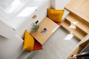 Basic-Studio, 1 grosses Einzelbett | Wohnbereich