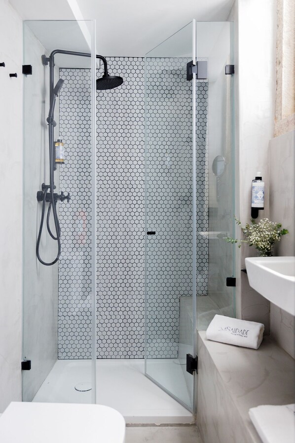 Eenvoudige studio, 1 twijfelaar | Badkamer | Handdoeken