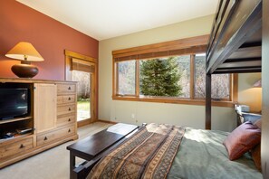 4 bedrooms, laptop workspace, free WiFi - 66 Thackwell Lane 4 Bedroom Townhouse by RedAwning (Keystone)