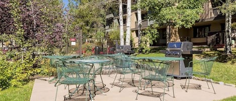 Condo, 2 chambres | Aire de pique-nique/barbecue