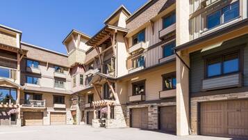 Condo, 2 Bedrooms | Exterior