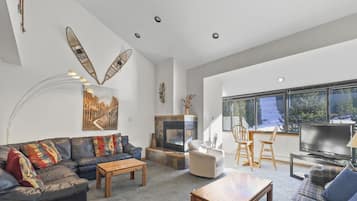 Condo, 3 Bedrooms | Living area | Smart TV