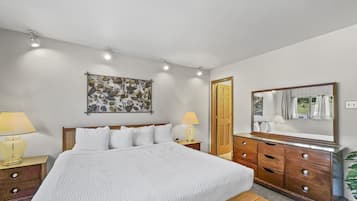 Condo, 3 Bedrooms | 3 bedrooms, iron/ironing board, free WiFi