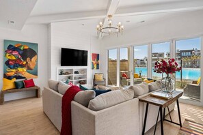 Stadtwohnung, 5 Schlafzimmer | Wohnbereich | Smart-TV