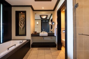 Premium Studio | Bathroom | Hair dryer, towels