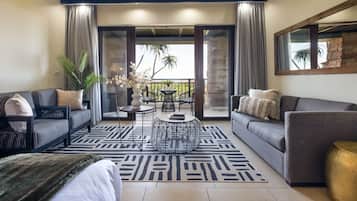 Luxury Studio | Living area | 32-inch flat-screen TV with cable channels, Netflix, streaming services