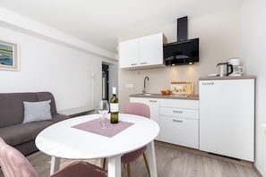 Apartment, 1 Bedroom | Private kitchen | Fridge, microwave, stovetop, dishwasher