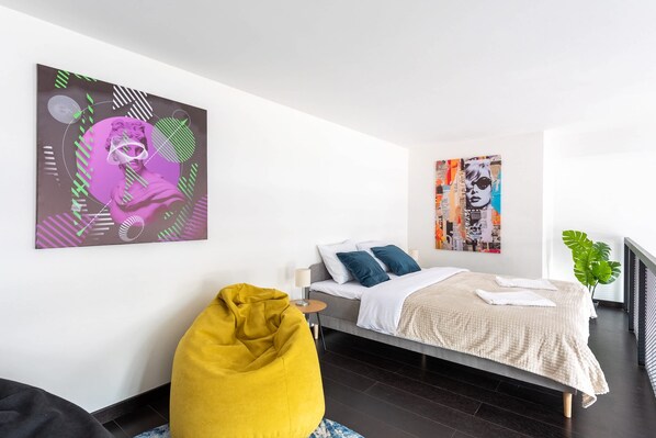 صورة غير مصنفة، 1 من 19، زرّ