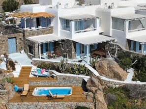 Vista frontal de la propiedad