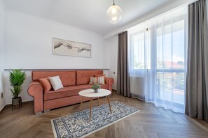 Comfort Apartment, 1 Bedroom | Ruang tamu | TV skrin rata 