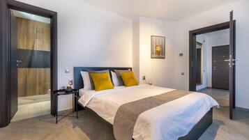 Elite Studio | Bathroom | Free toiletries