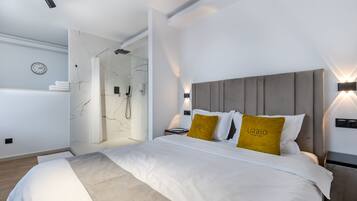 Deluxe Studio | Free WiFi, bed sheets