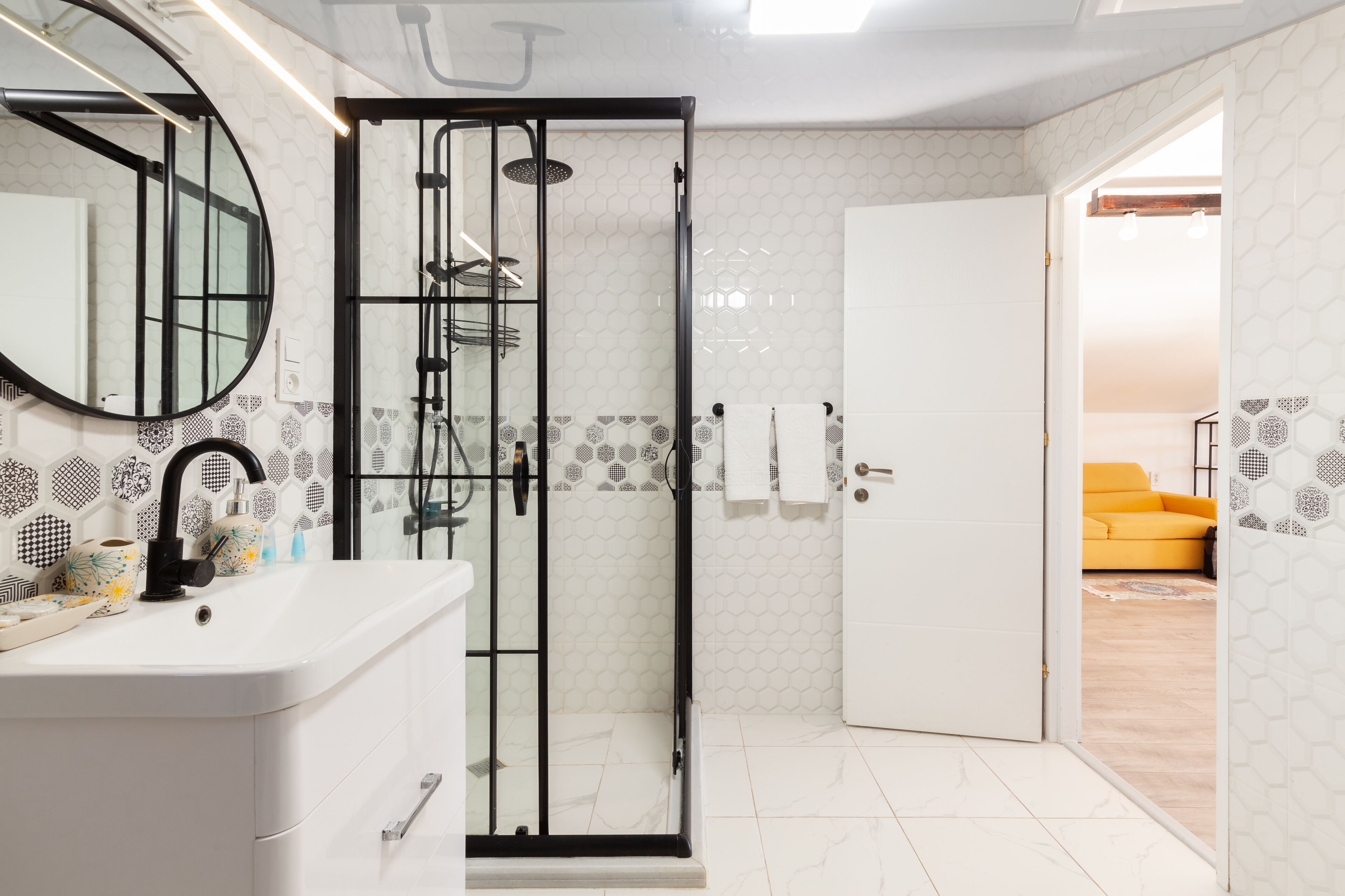 Dusj, hårføner, bidé og håndklær