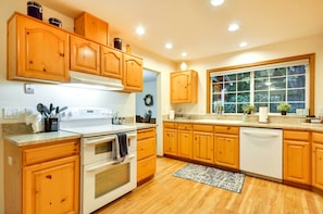 House (3 Bedrooms) | Interior - Milwaukie Home w/ Covered Porch: Dogs Welcome! (Milwaukie)