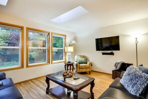 House (3 Bedrooms) | Interior - Milwaukie Home w/ Covered Porch: Dogs Welcome! (Milwaukie)