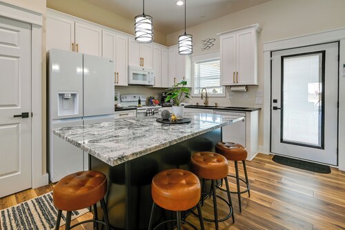 Near CU & Dtwn! Campbellsville Home w/ Game Room