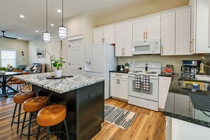 House (2 Bedrooms) | Interior