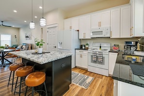 House (2 Bedrooms) | Interior