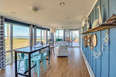 Beachy Maryland A-frame: Steps to Chesapeake Bay!
