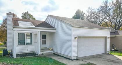 Pet-friendly Urbandale Home ~ 8 Mi to Des Moines!
