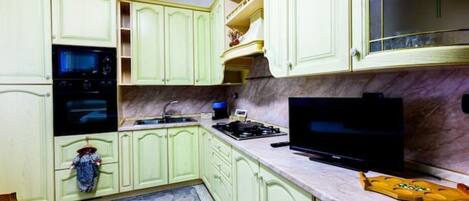 Mikrobølgeovn, ovn og kokeplater