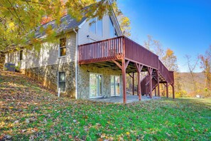 House (3 Bedrooms) | Interior - Mountain-view Blue Ridge Cabin Getaway w/ Fire Pit (Callaway)