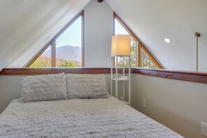 House (3 Bedrooms) | Interior - Mountain-view Blue Ridge Cabin Getaway w/ Fire Pit (Callaway)