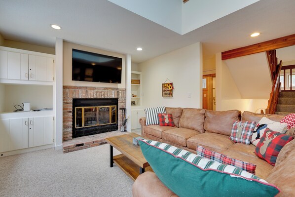 Apartment (3 Bedrooms) | Interior - Sunny Stratton Townhome ~ 1 Mi to Skiing! (Stratton)