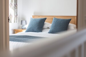 2 bedrooms, individually decorated, individually furnished, free WiFi