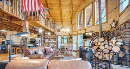 Tree-lined Mccall Cabin: Walk to Payette River!