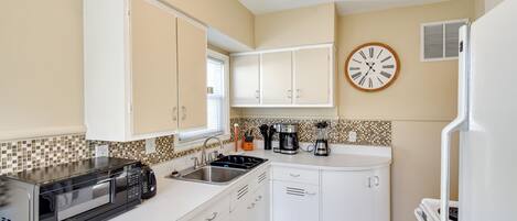 House (2 Bedrooms) | Interior