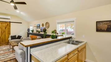 Apartment (0 Bedroom) | Bahagian dalam