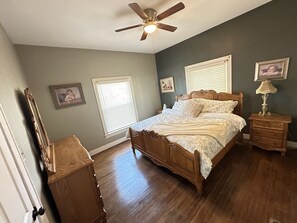 2 chambres, fer et planche à repasser, Wi-Fi, draps fournis