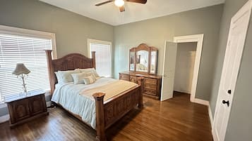 2 makuuhuonetta, silitysrauta/-lauta, Wi-Fi, vuodevaatteet