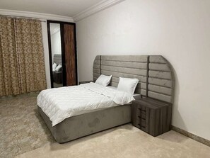 2 slaapkamers, een strijkplank/strijkijzer, gratis wifi, beddengoed